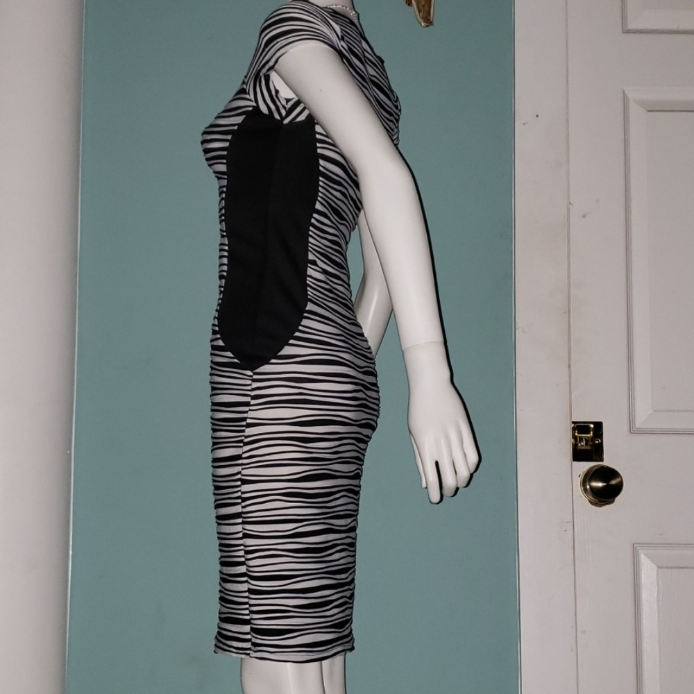 Dress - Picture 4 of 4